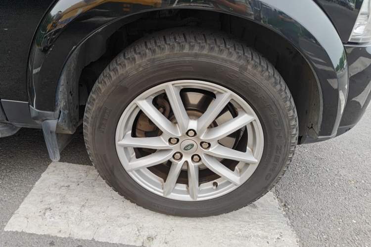 Used Land Rover Discovery 2010 3.0 TDV6 HSE Diesel Edition Right Front Wheel Hub