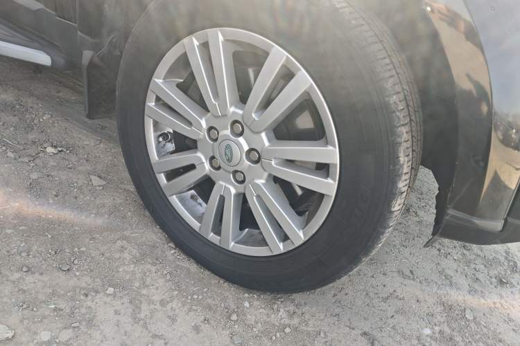 Used Land Rover Discovery 2010 5.0 V8 HSE Gasoline Model Right Front Wheel Hub