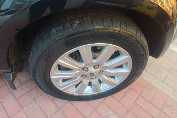Used Land Rover Discovery  Right Front Wheel Hub