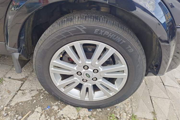 Used Land Rover Discovery 2010 5.0 V8 HSE Gasoline Model Right Front Wheel Hub