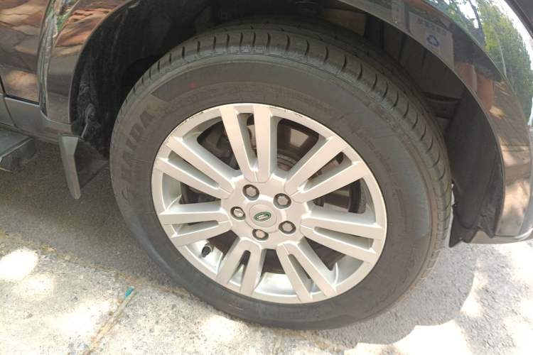 Used Land Rover Discovery 2010 5.0 V8 HSE Gasoline Model Right Front Wheel Hub