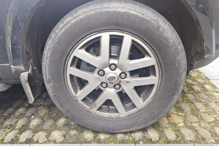 Used Land Rover Discovery 2010 4.0 V6 HSE Gasoline Model Right Front Wheel Hub