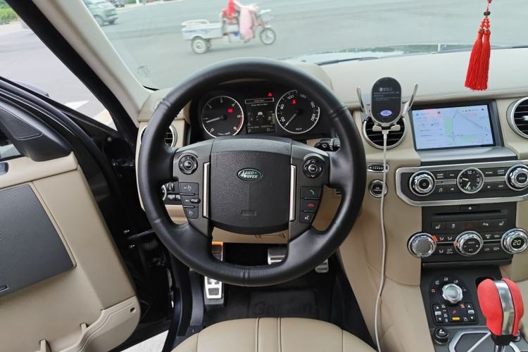 Used Land Rover Discovery 2010 3.0 TDV6 HSE Diesel Edition Steering Wheel