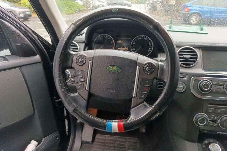 Used Land Rover Discovery 2010 4.0 V6 HSE Gasoline Model Steering Wheel