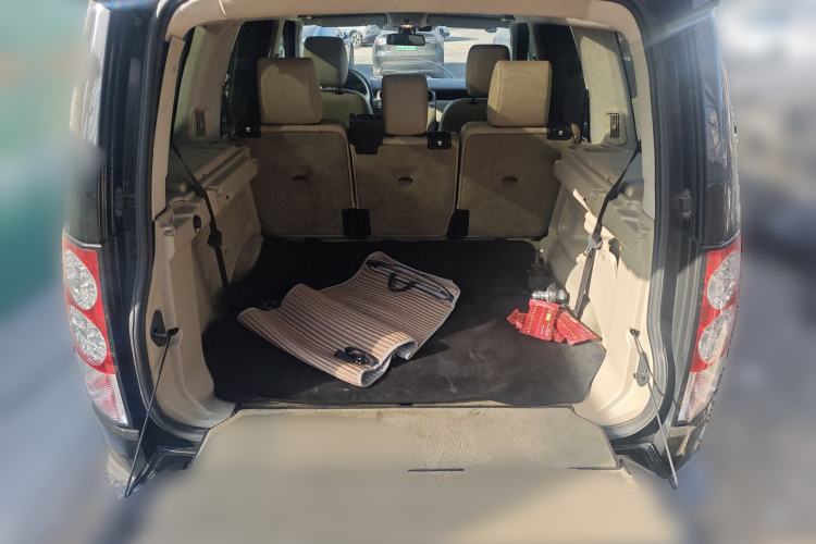 Used Land Rover Discovery 2010 5.0 V8 HSE Gasoline Model Trunk