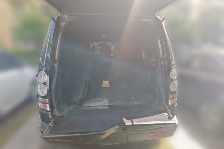 Used Land Rover Discovery 2010 4.0 V6 HSE Gasoline Model Trunk