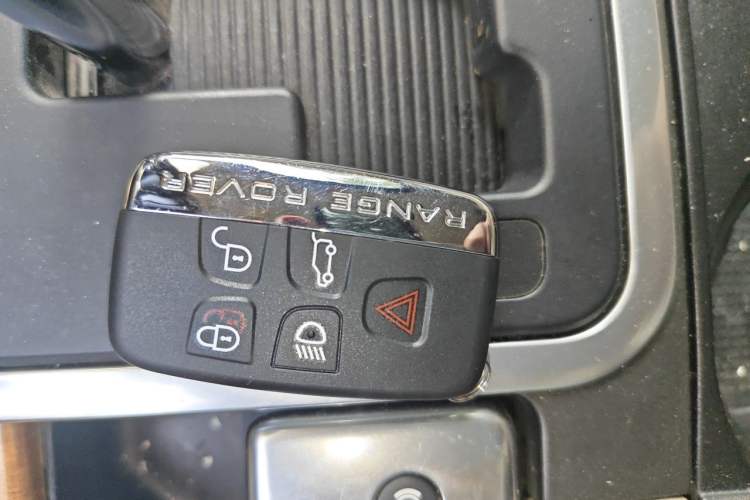 Used Land Rover Discovery 2010 5.0 V8 HSE Gasoline Model Vehicle Key