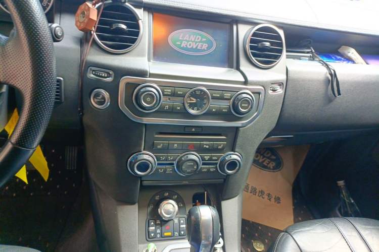 Used Land Rover Discovery 2010 3.0 TDV6 HSE Diesel Edition Audio And AC Panel