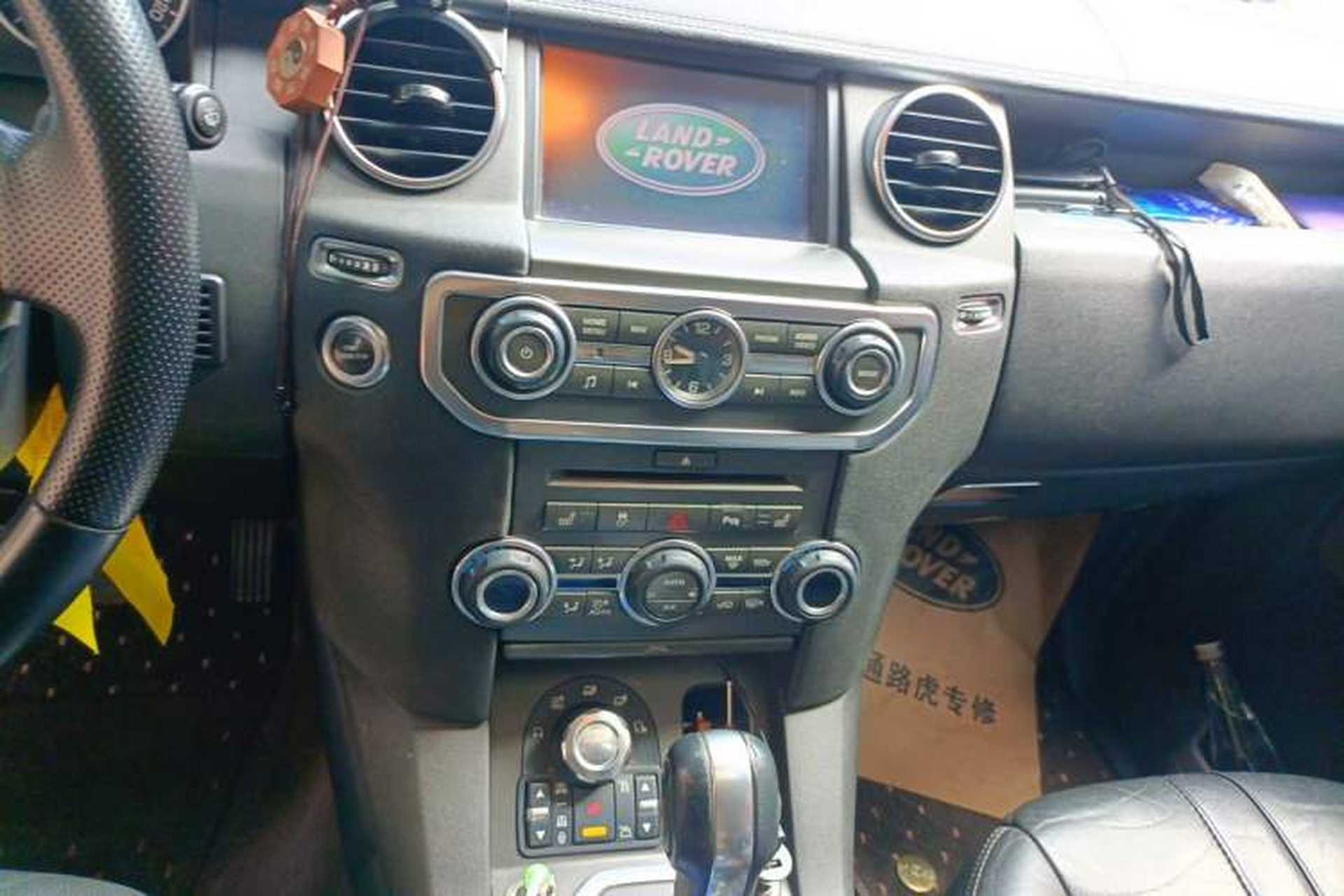 Used Land Rover Discovery 2010 3.0 TDV6 HSE Diesel Edition Audio And AC Panel