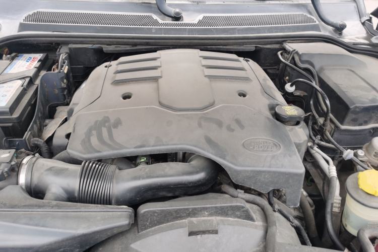Used Land Rover Discovery 2010 4.0 V6 HSE Gasoline Model Engine Bay