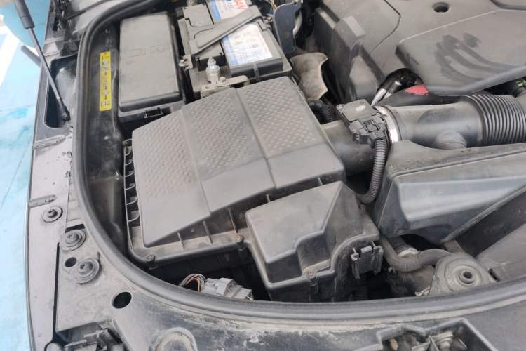 Used Land Rover Discovery 2010 4.0 V6 HSE Gasoline Model Engine Bay Right