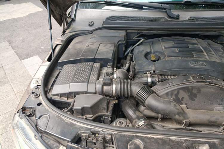 Used Land Rover Discovery 2010 3.0 TDV6 HSE Diesel Edition Engine Bay Right