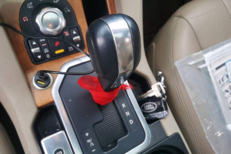Used Land Rover Discovery 2010 4.0 V6 HSE Gasoline Model Gear Lever
