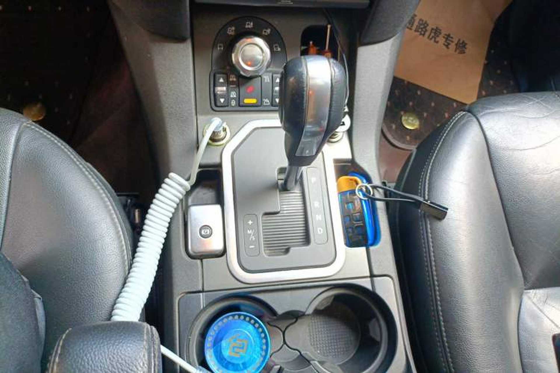 Used Land Rover Discovery 2010 3.0 TDV6 HSE Diesel Edition Gear Lever