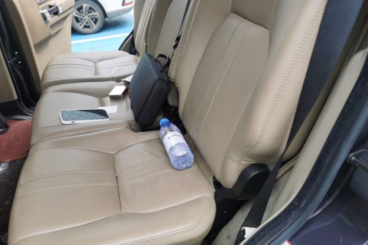 Used Land Rover Discovery 2010 4.0 V6 HSE Gasoline Model Left Rear Seat