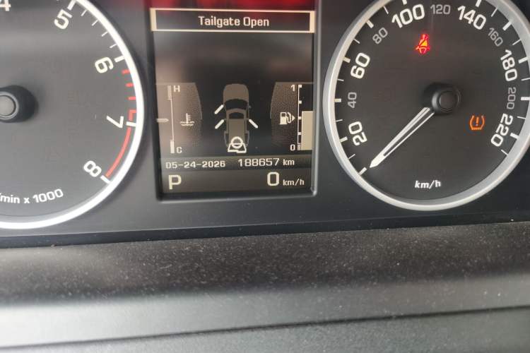 Used Land Rover Discovery 2010 4.0 V6 HSE Gasoline Model Odometer Close Up