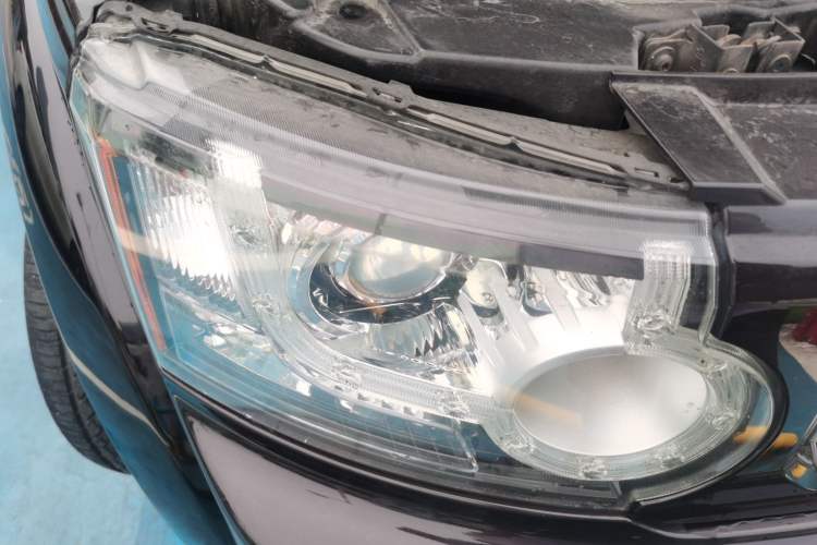 Used Land Rover Discovery 2010 4.0 V6 HSE Gasoline Model Right Front Headlight