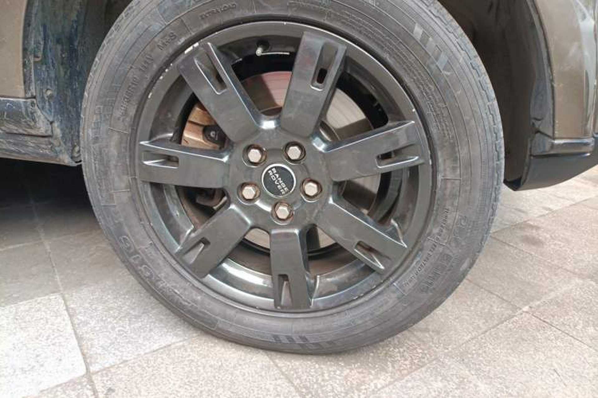 Used Land Rover Discovery 2010 3.0 TDV6 HSE Diesel Edition Right Front Wheel Hub