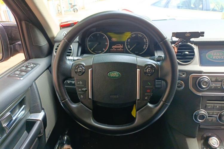 Used Land Rover Discovery 2010 3.0 TDV6 HSE Diesel Edition Steering Wheel