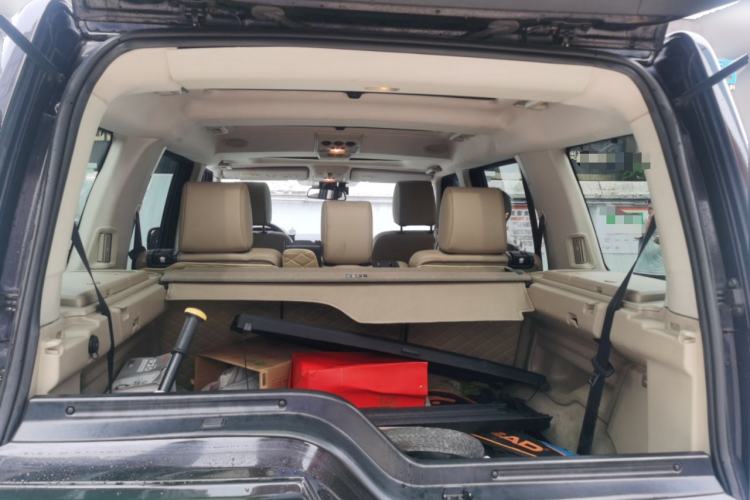 Used Land Rover Discovery 2010 4.0 V6 HSE Gasoline Model Trunk