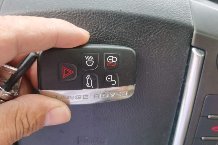 Used Land Rover Discovery 2010 4.0 V6 HSE Gasoline Model Vehicle Key