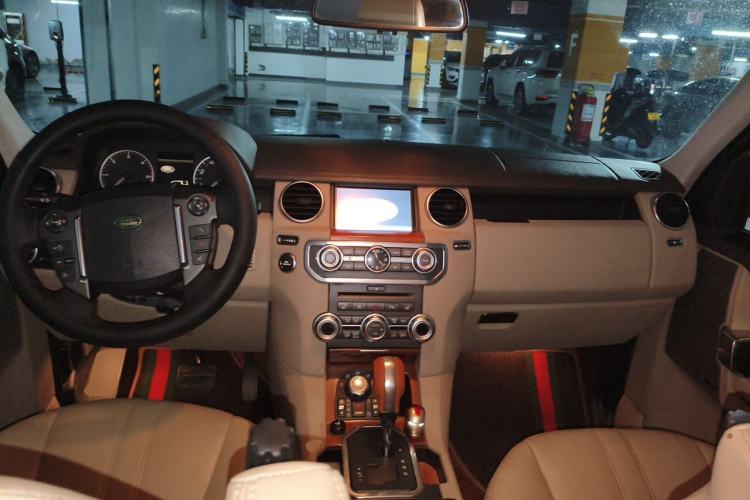 Used Land Rover Discovery 2010 3.0 TDV6 HSE Diesel Edition Center Console