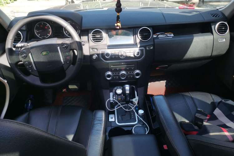 Used Land Rover Discovery 2010 3.0 TDV6 HSE Diesel Edition Center Console