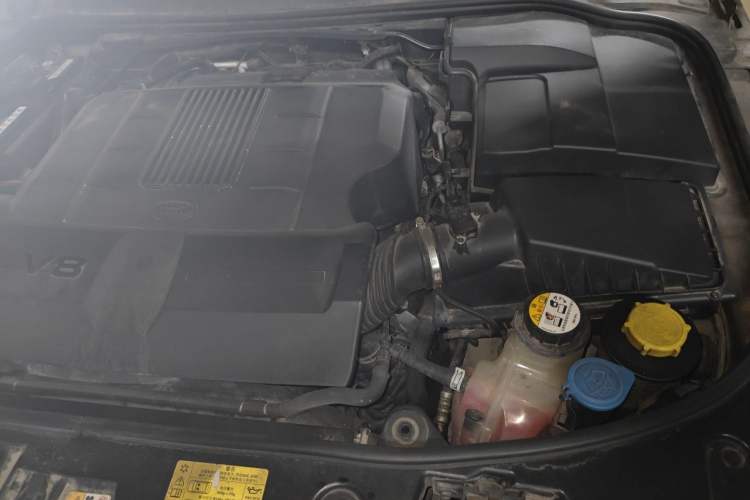 Used Land Rover Discovery 2010 5.0 V8 HSE Gasoline Model Engine Bay Left