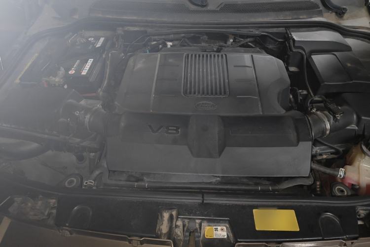 Used Land Rover Discovery 2010 5.0 V8 HSE Gasoline Model Engine Bay