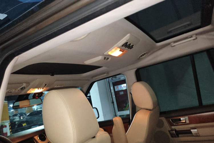 Used Land Rover Discovery 2010 3.0 TDV6 HSE Diesel Edition Headliner