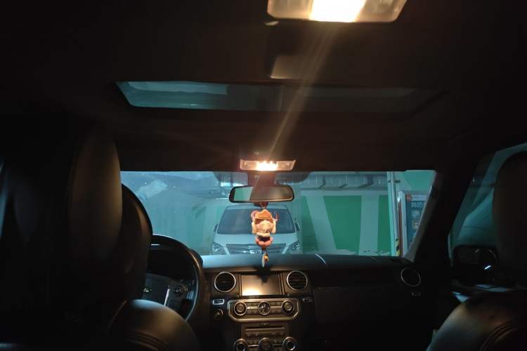 Used Land Rover Discovery 2010 5.0 V8 HSE Gasoline Model Headliner