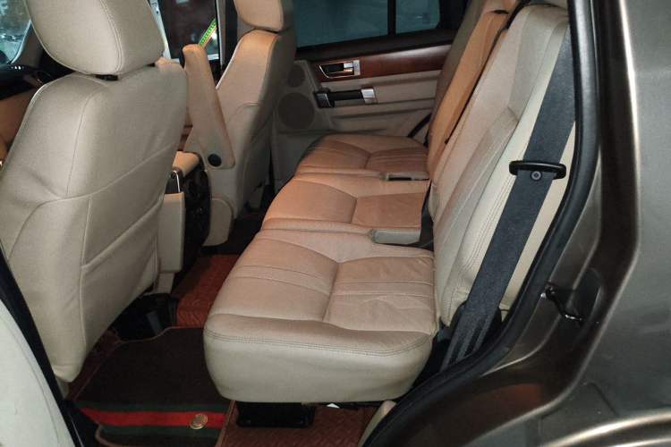 Used Land Rover Discovery 2010 3.0 TDV6 HSE Diesel Edition Left Rear Seat