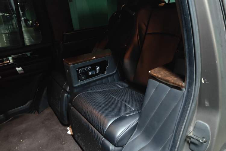 Used Land Rover Discovery 2010 5.0 V8 HSE Gasoline Model Left Rear Seat