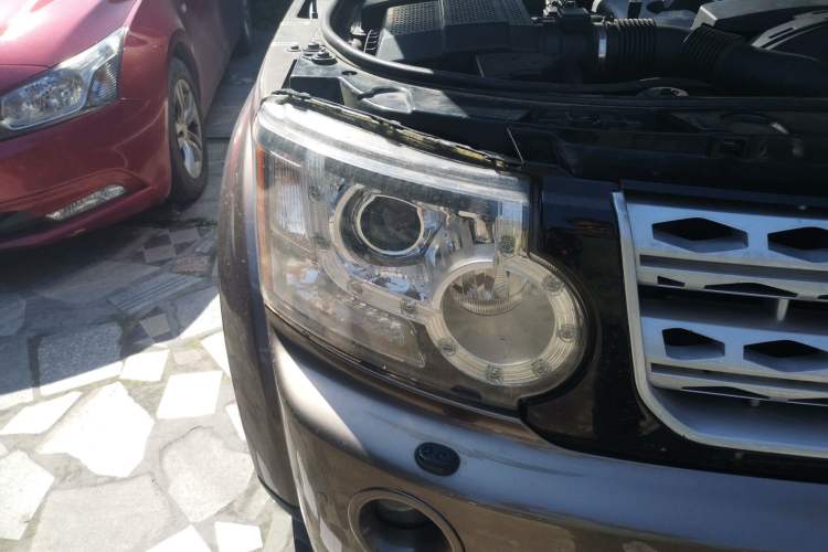 Used Land Rover Discovery 2010 3.0 TDV6 HSE Diesel Edition Right Front Headlight