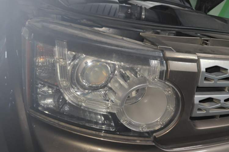 Used Land Rover Discovery 2010 5.0 V8 HSE Gasoline Model Right Front Headlight