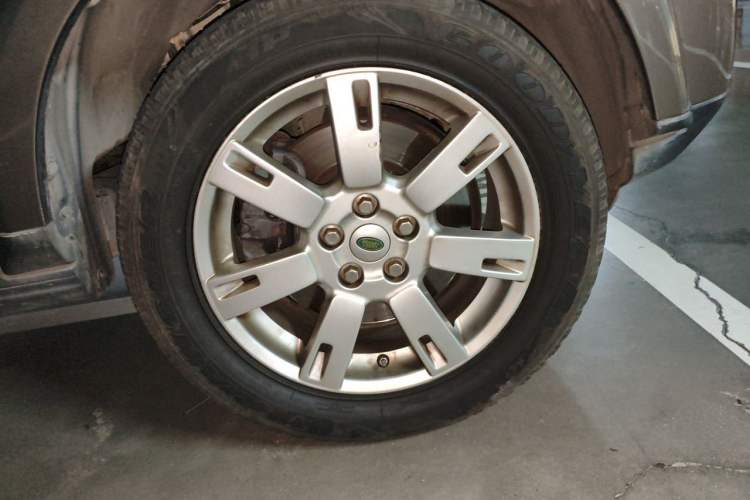 Used Land Rover Discovery 2010 3.0 TDV6 HSE Diesel Edition Right Front Wheel Hub
