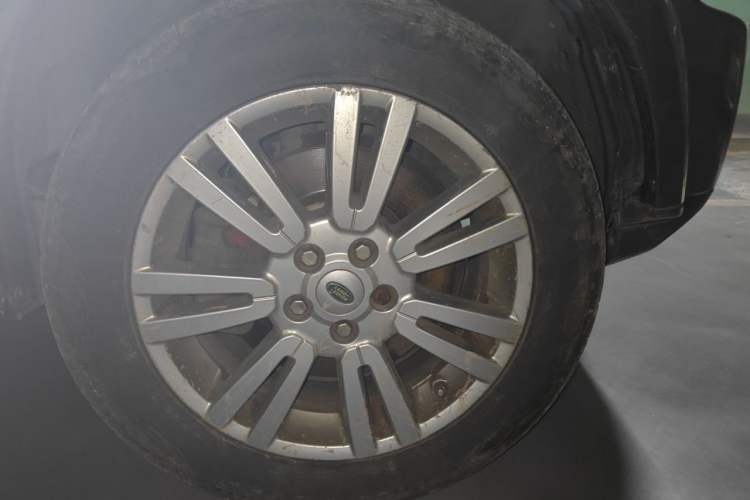Used Land Rover Discovery 2010 5.0 V8 HSE Gasoline Model Right Front Wheel Hub