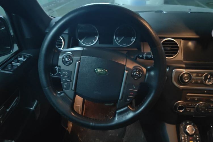 Used Land Rover Discovery 2010 5.0 V8 HSE Gasoline Model Steering Wheel