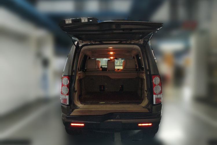 Used Land Rover Discovery 2010 3.0 TDV6 HSE Diesel Edition Trunk