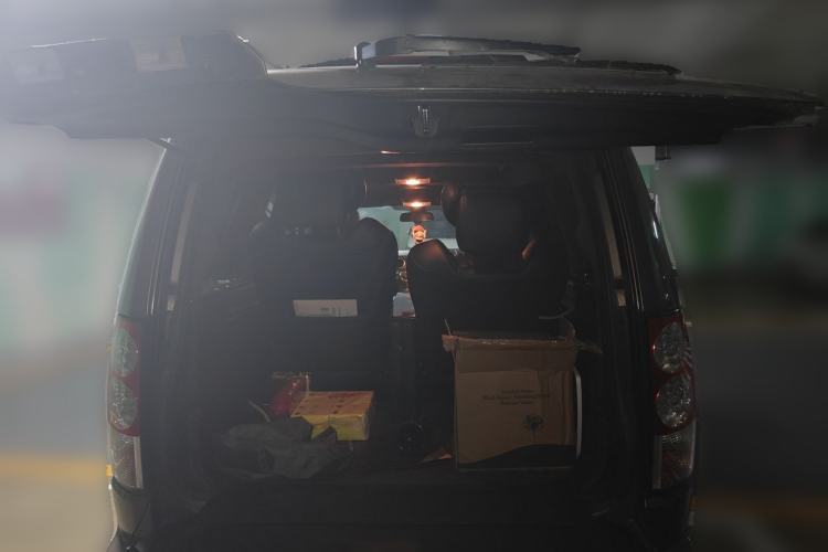 Used Land Rover Discovery 2010 5.0 V8 HSE Gasoline Model Trunk