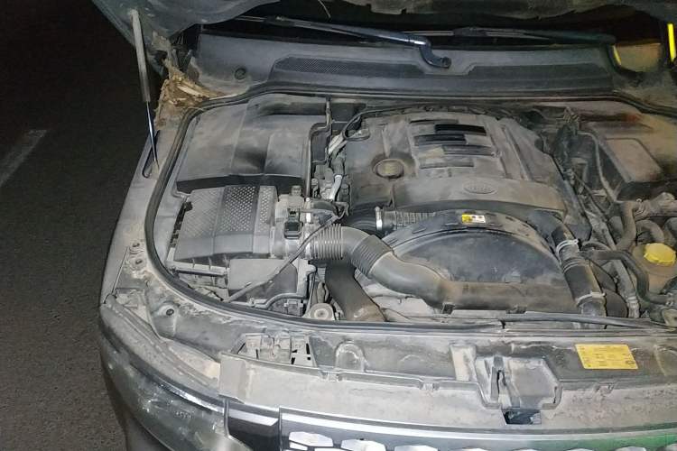 Used Land Rover Discovery 2010 3.0 TDV6 HSE Diesel Edition Engine Bay Right
