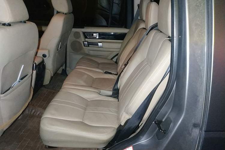 Used Land Rover Discovery 2010 3.0 TDV6 HSE Diesel Edition Left Rear Seat
