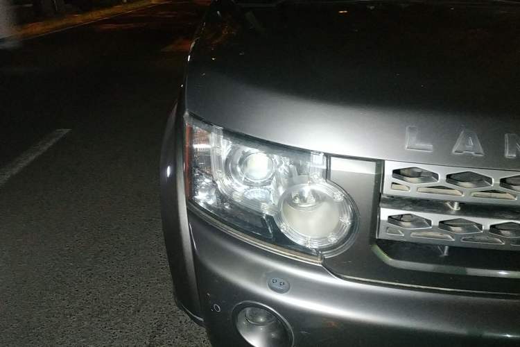 Used Land Rover Discovery 2010 3.0 TDV6 HSE Diesel Edition Right Front Headlight