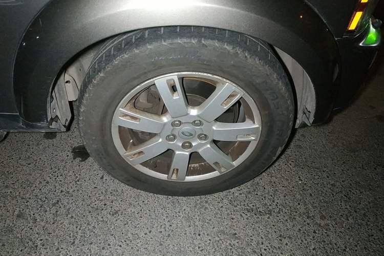 Used Land Rover Discovery 2010 3.0 TDV6 HSE Diesel Edition Right Front Wheel Hub