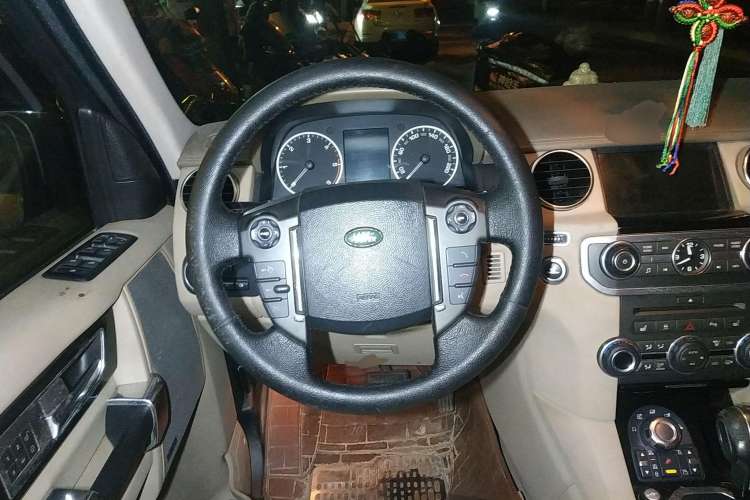 Used Land Rover Discovery 2010 3.0 TDV6 HSE Diesel Edition Steering Wheel