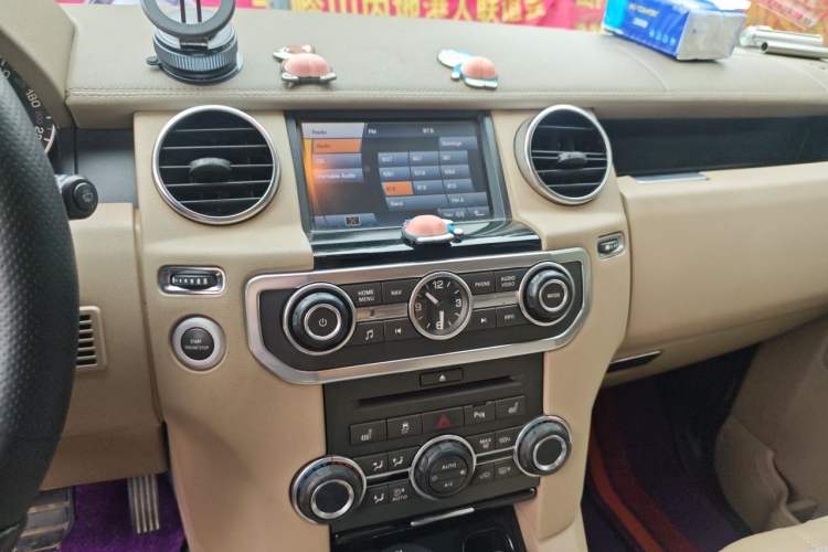 Used Land Rover Discovery 2010 3.0 TDV6 HSE Diesel Edition Audio And AC Panel