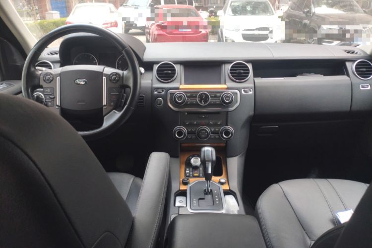 Used Land Rover Discovery 2010 5.0 V8 HSE Gasoline Model Center Console