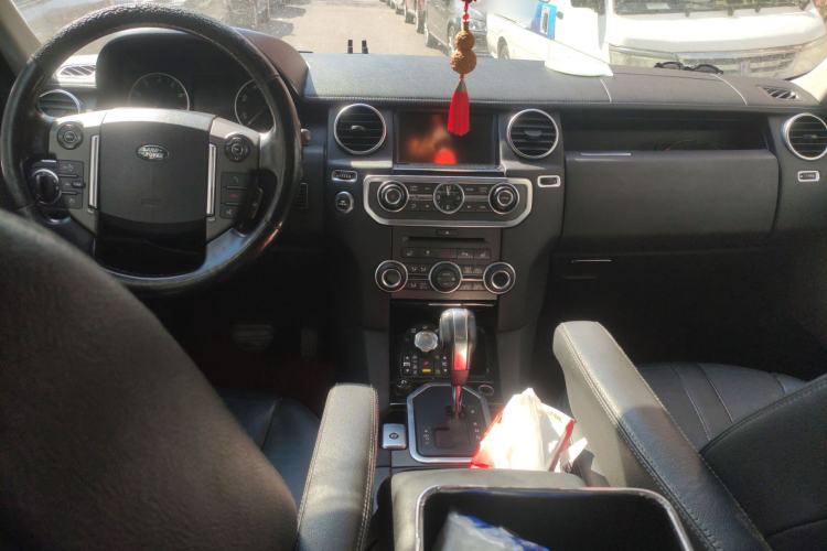 Used Land Rover Discovery 2010 5.0 V8 HSE Gasoline Model Center Console