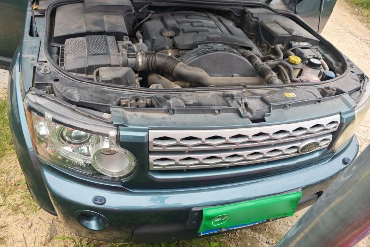Used Land Rover Discovery 2010 3.0 TDV6 HSE Diesel Edition Engine Bay