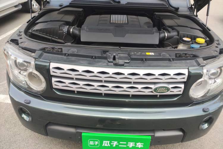 Used Land Rover Discovery 2010 5.0 V8 HSE Gasoline Model Engine Bay